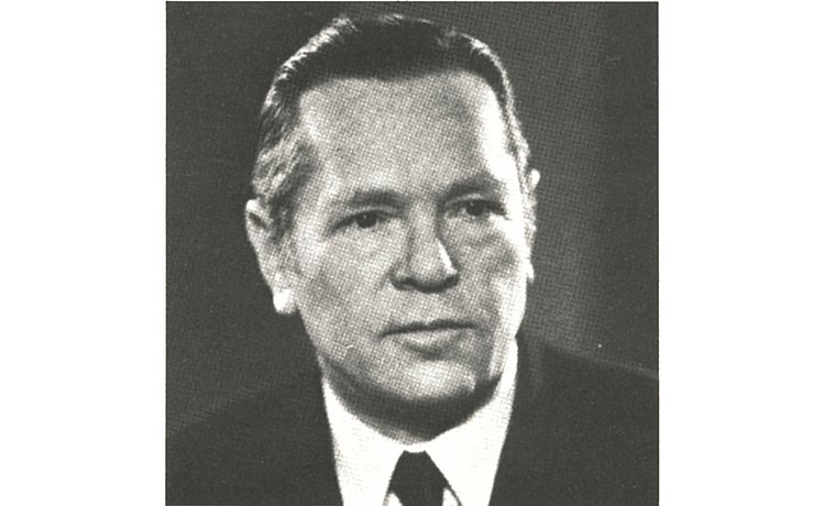 1949: retrato en blanco y negro de Martin Bulthaup, fundador de la Fábrica de muebles Martin Bulthaup