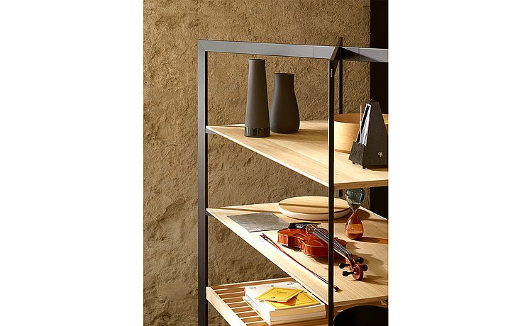 Plenty of space on the b Solitaire shelf for cherished individual items