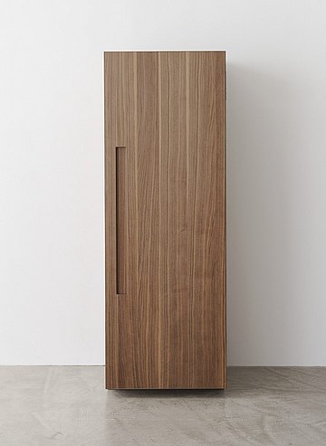 Модель шкафа для утвари с одной дверцей крайне прочен благодаря тщательной обработке и высококачественным материалам