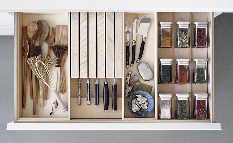 All kitchen hand tools find their place in the drawers' organization system