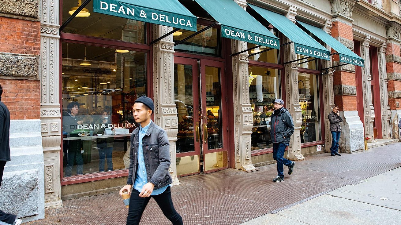 Fassade des Dean & DeLuca Geschäfts in New York