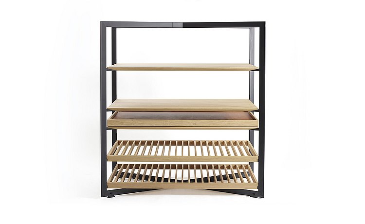 b Solitaire shelf unit showing shelf and tray options: frontal view