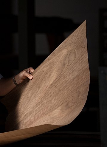 fertiges Furnier aus hochwertigem Holz im bulthaup Werk