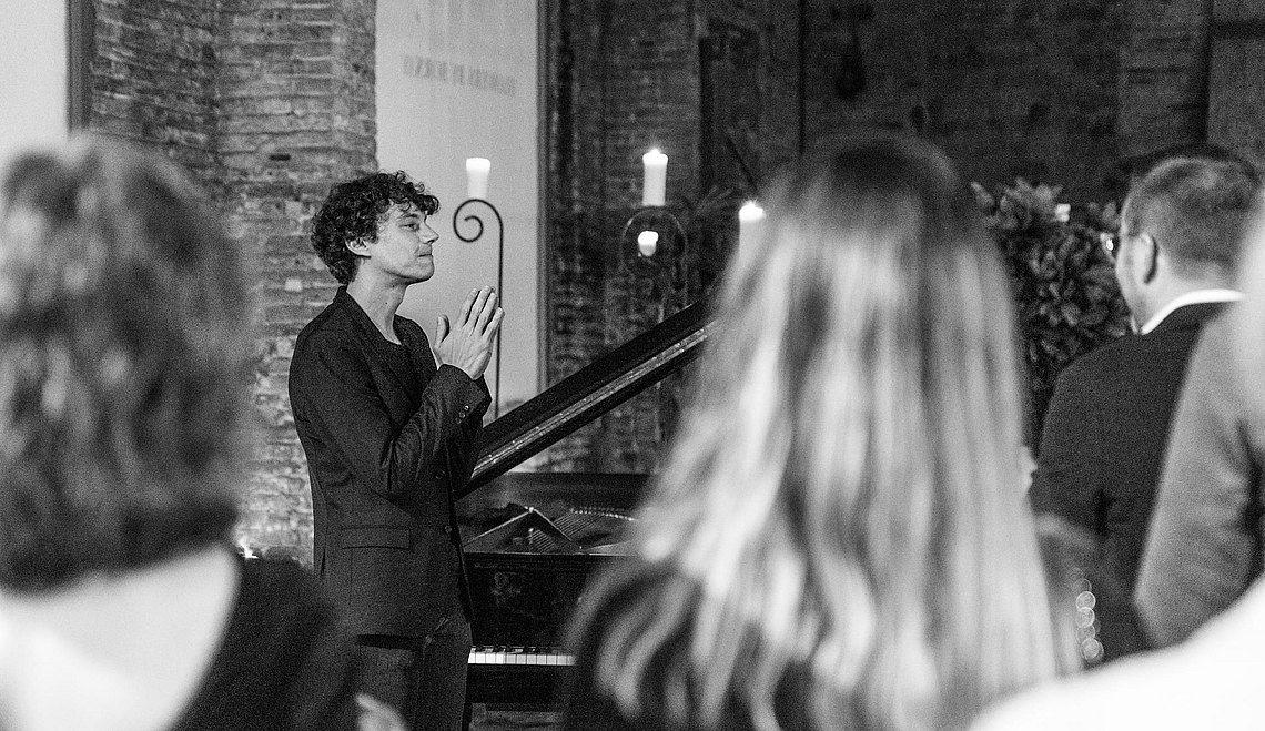 When it seemed that the event was coming to an end, Francesco Tristano gave away a farewell piece.