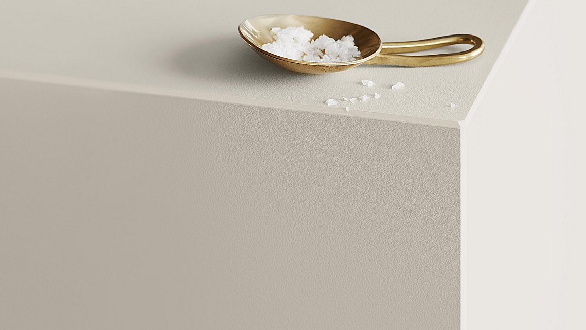 Da Salz, das weiße Gold, ist sogar Edelstahl angreift, ist in unserer Salzmühle ein Keramikmahlwerk verbaut. 