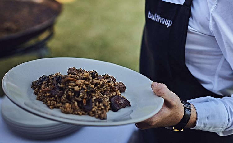 Chef Jordi Vilà cooked a paella of seasonal mushrooms and sausages for all attendees.