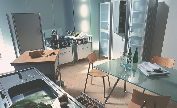 1997: Introduction of system 20: Modular, freely combinable kitchen elements for stove, water point, and preparation
