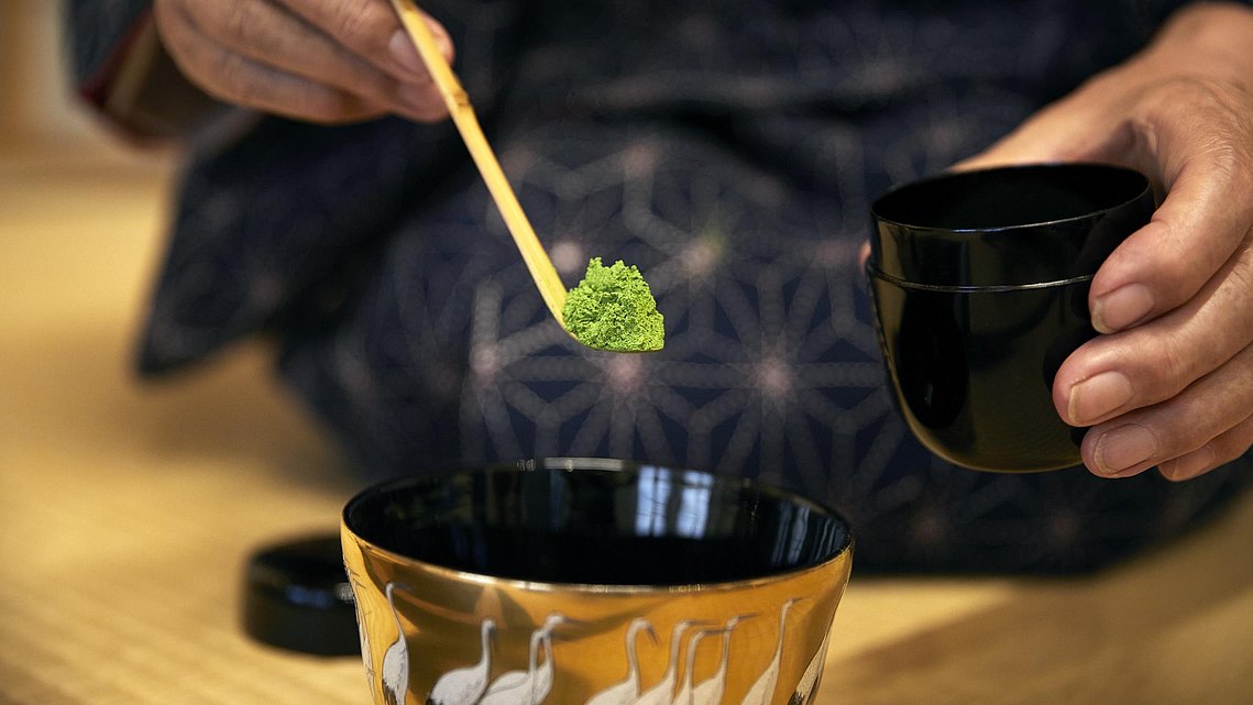 Der Tee bei den japanischen Teezeremonien wird fein pulverisiert verwendet. 