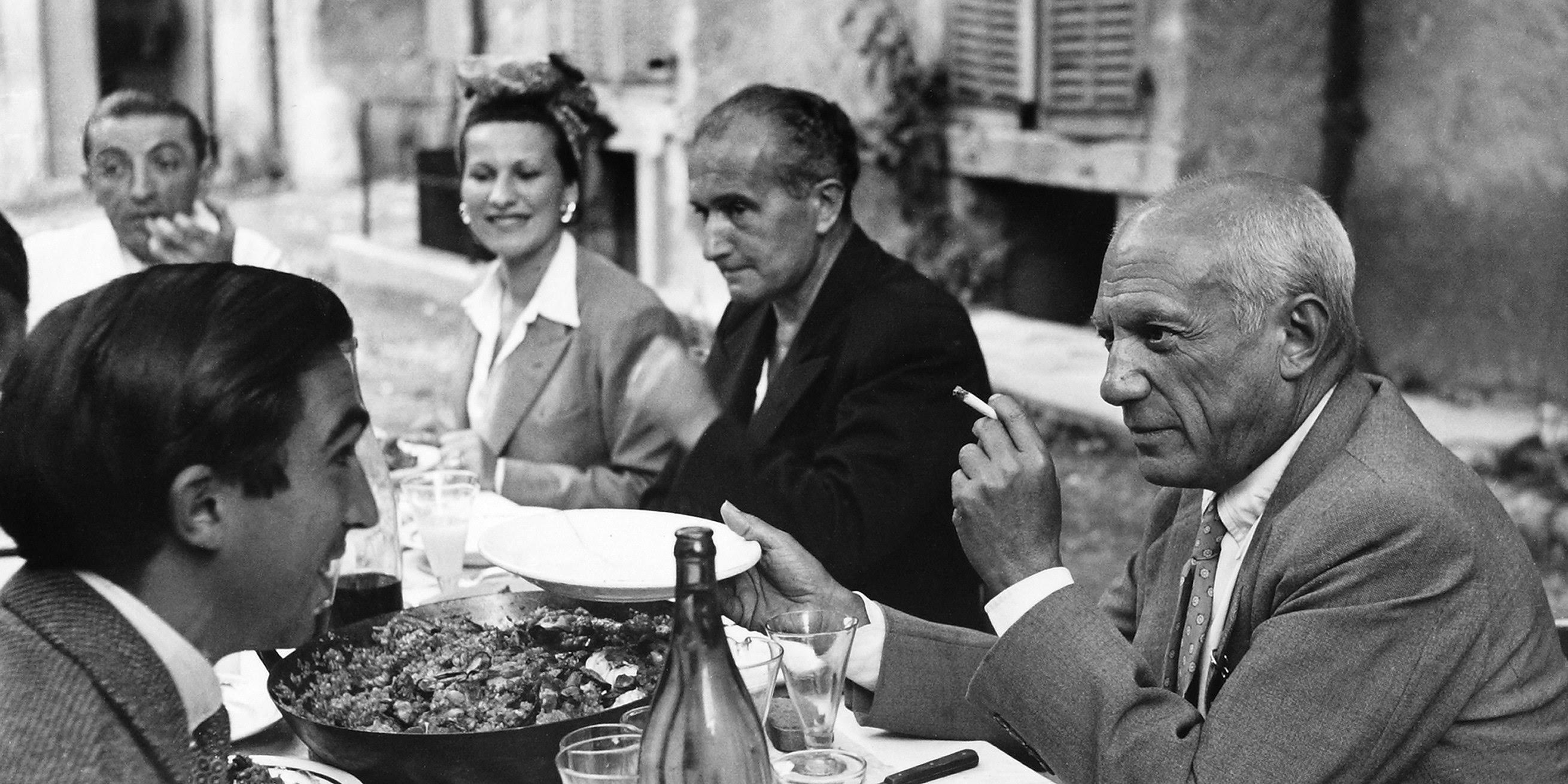Picasso partage un repas avec ses amis