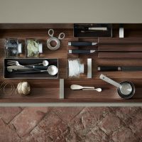 bulthaup-interior-drawer-walnut-functionalprism-knifes