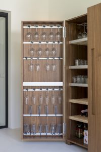 bulthaup-nijmegen-niederlande-projekt-b2-holzfarbend-werkzeugschrank-offen