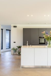 bulthaup-nijmegen-niederlande-projekt-b3-white-kuecheninsel-wasserhahn