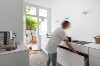 bulthaup-nijmegen-niederlande-projekt-nijmegen-b3-white-frau