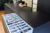 bulthaup-zeist-niederlande-projekt-b3-schwarz-schubalde-besteck