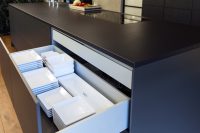 bulthaup-zeist-niederlande-projekt-b3-schwarz-schublade-teller