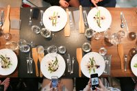 bulthaup-perpignan-tristano-event-essen-tisch-teller-besteck