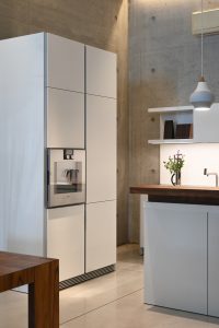 bulthaup-inspira-riga-latvia-showroom-b3-kuechenschrank-white